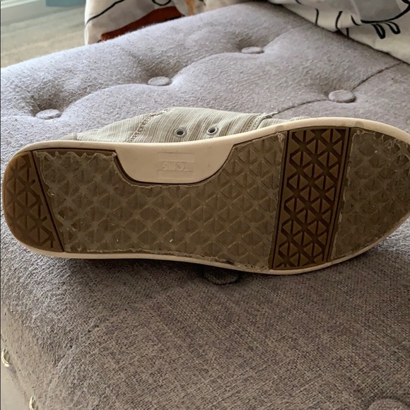 Toms - Picture 3 of 3